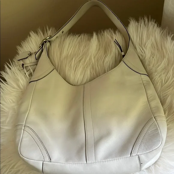 Coach White Leather Shoulder Bag - Picture 3 of 9